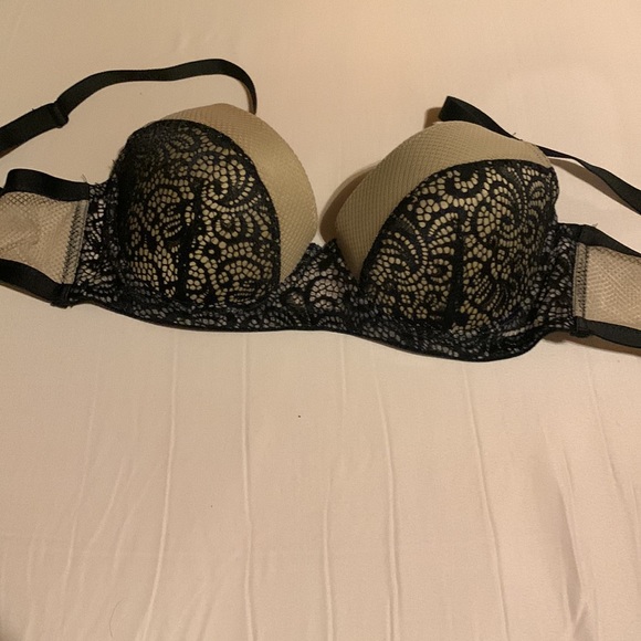 NWOT Venus Limited edition two-tone lace bra - Picture 1 of 6